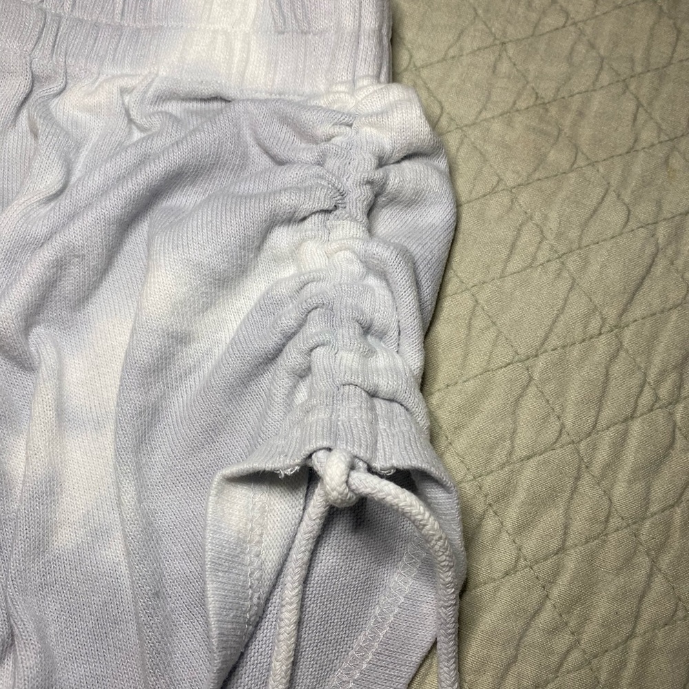 Volcom shorts, size S,lounger or sport. Cotton Tie-dyed print, gray &Violet - Picture 4 of 4
